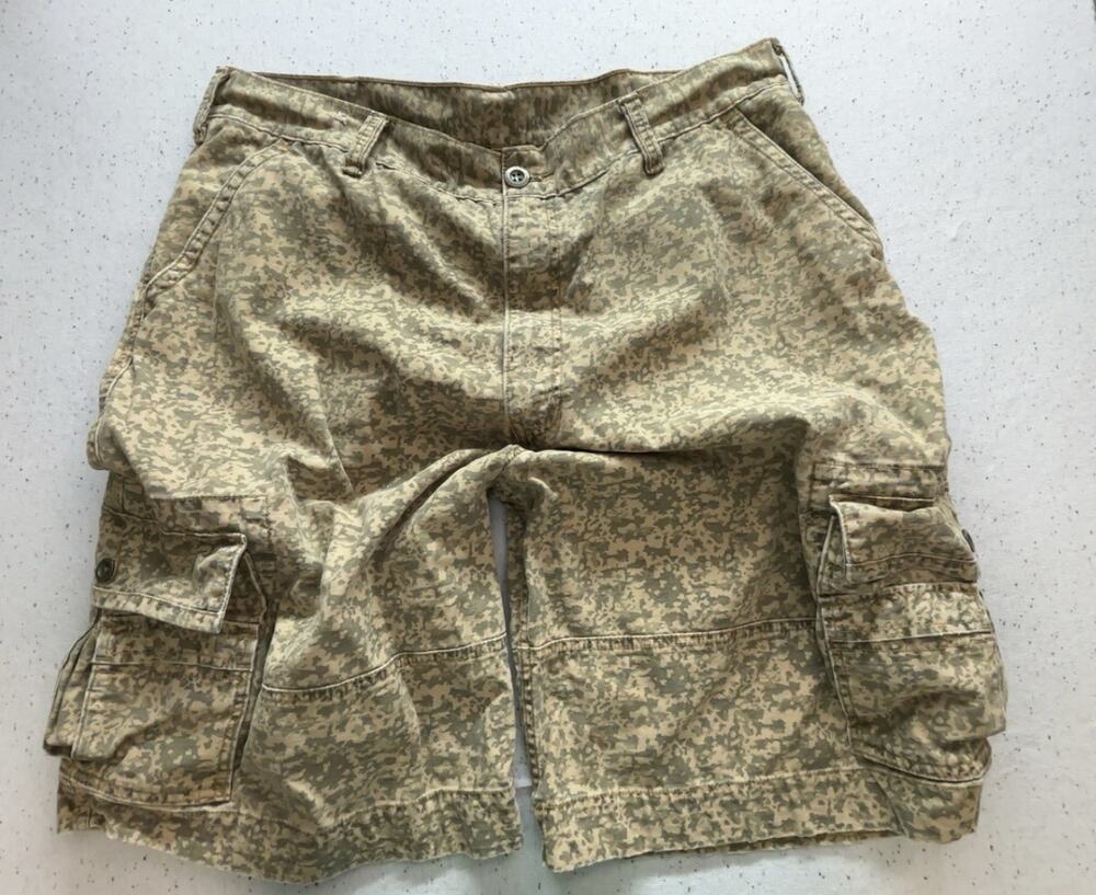 Levi's Men's Cargo Shorts Size 40 Green Tan Digital Camouflage Multi Pocket
